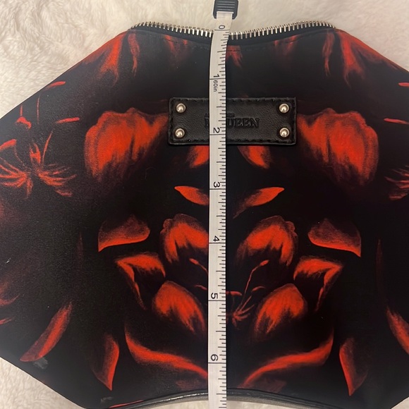 Alexander McQueen Tulip de Manta Clutch - Picture 9 of 14
